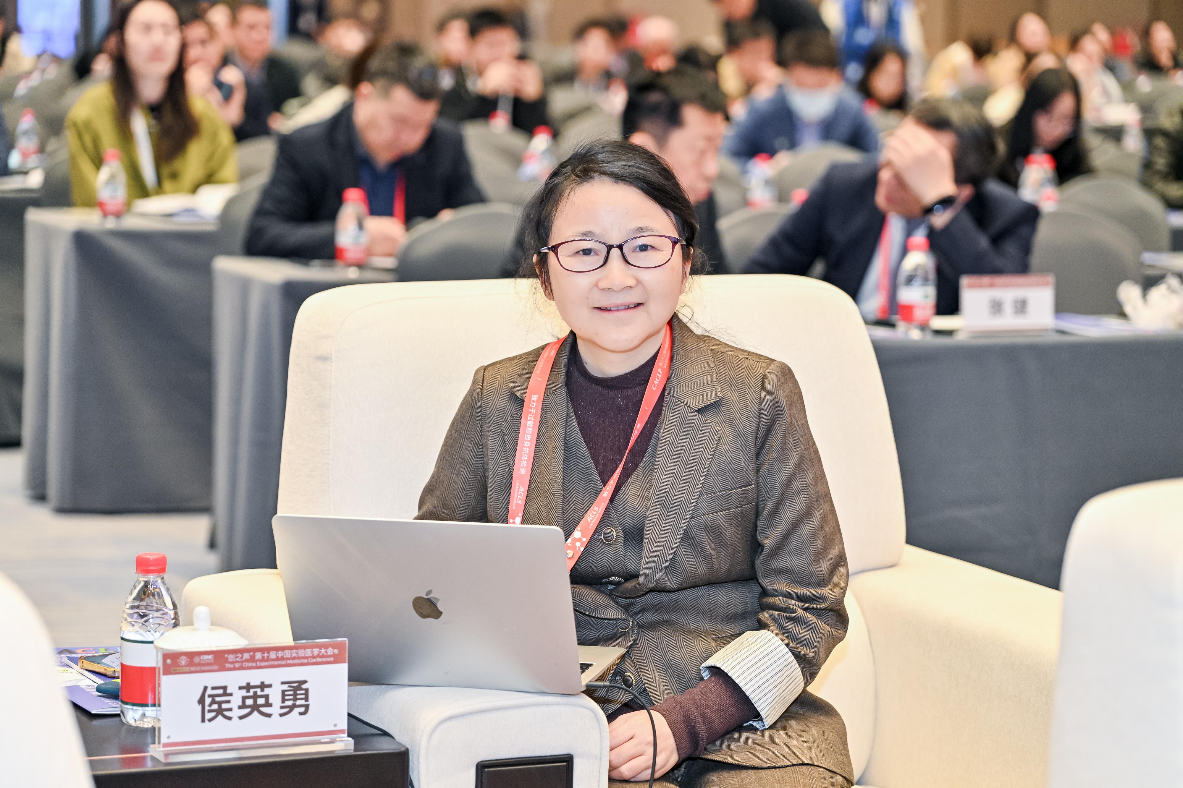 YZH_8918
