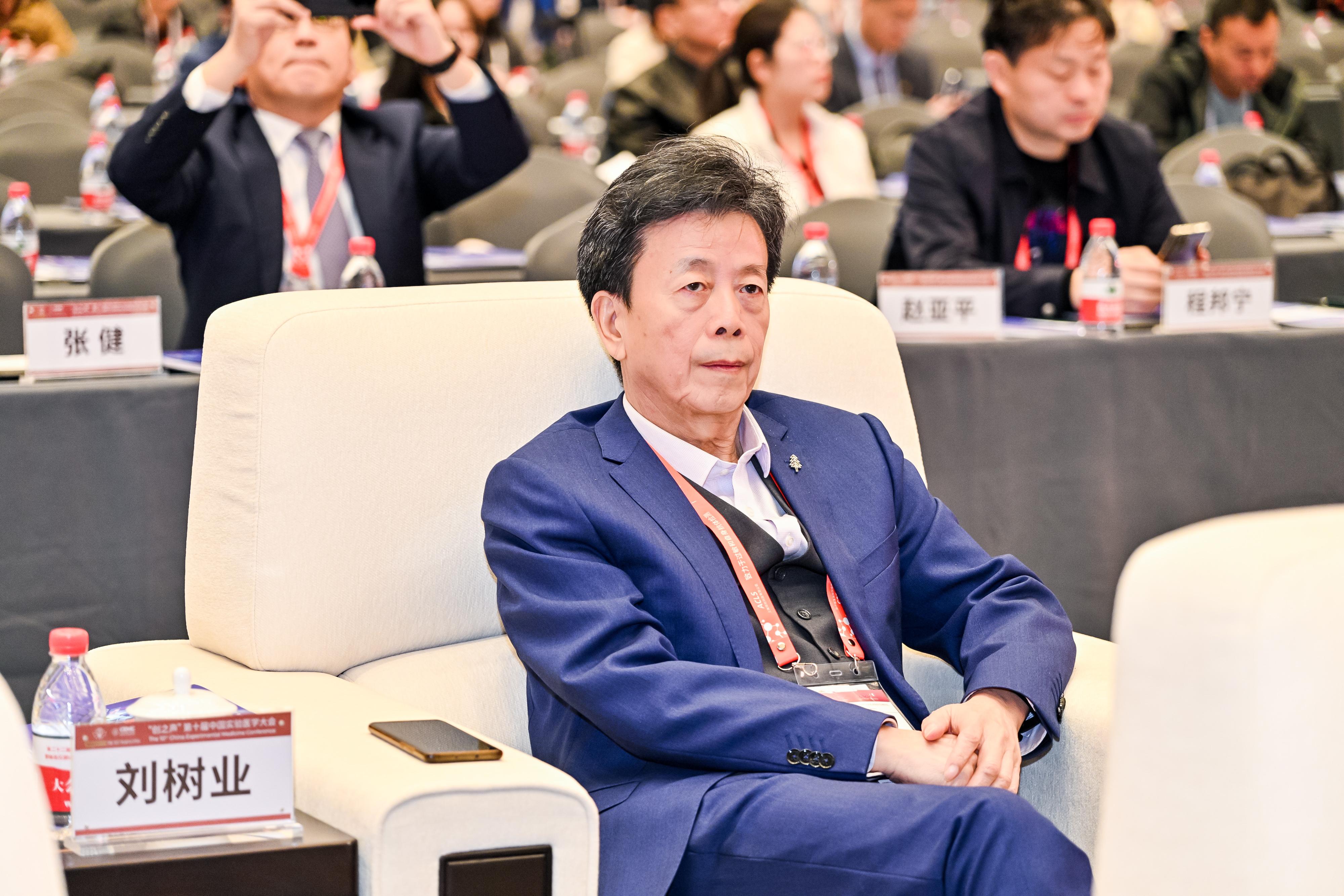 YZH_8847