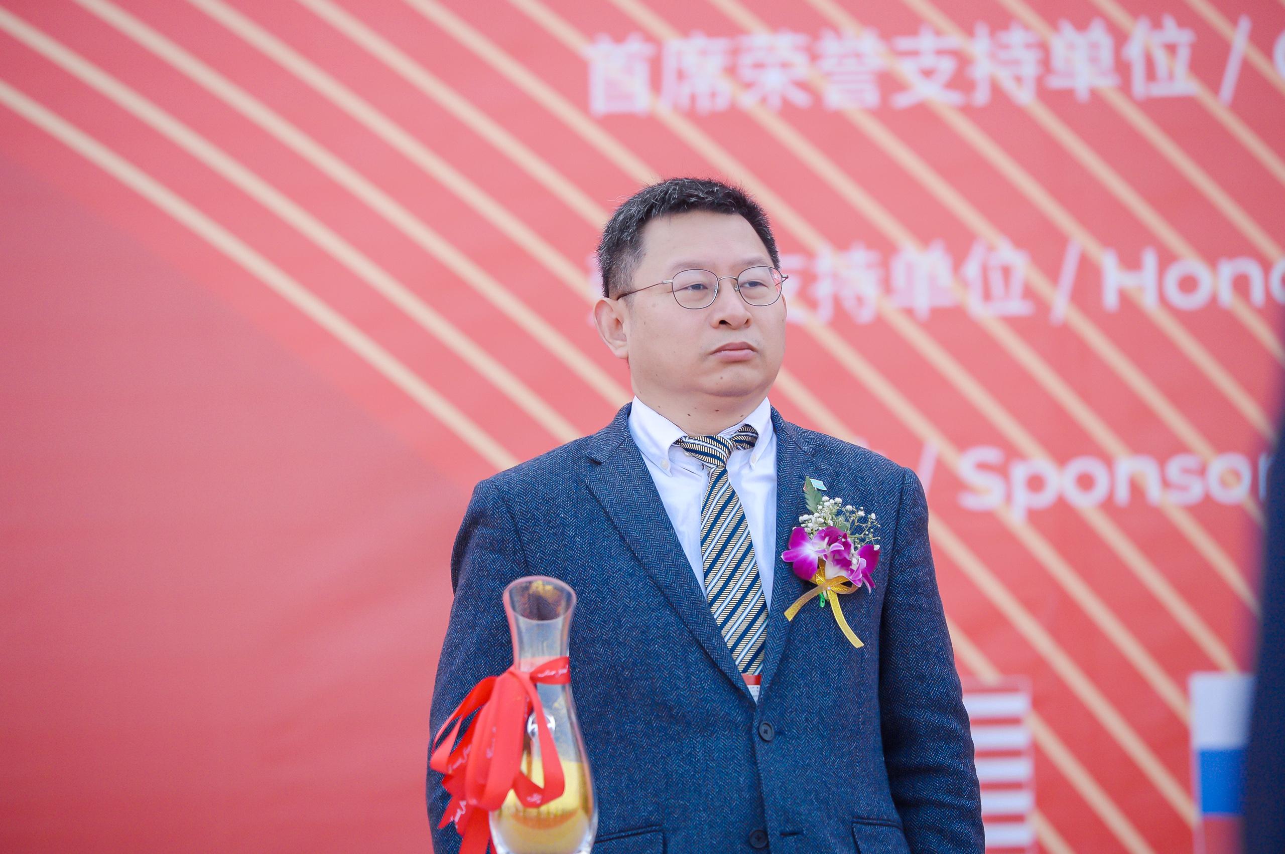 13666382