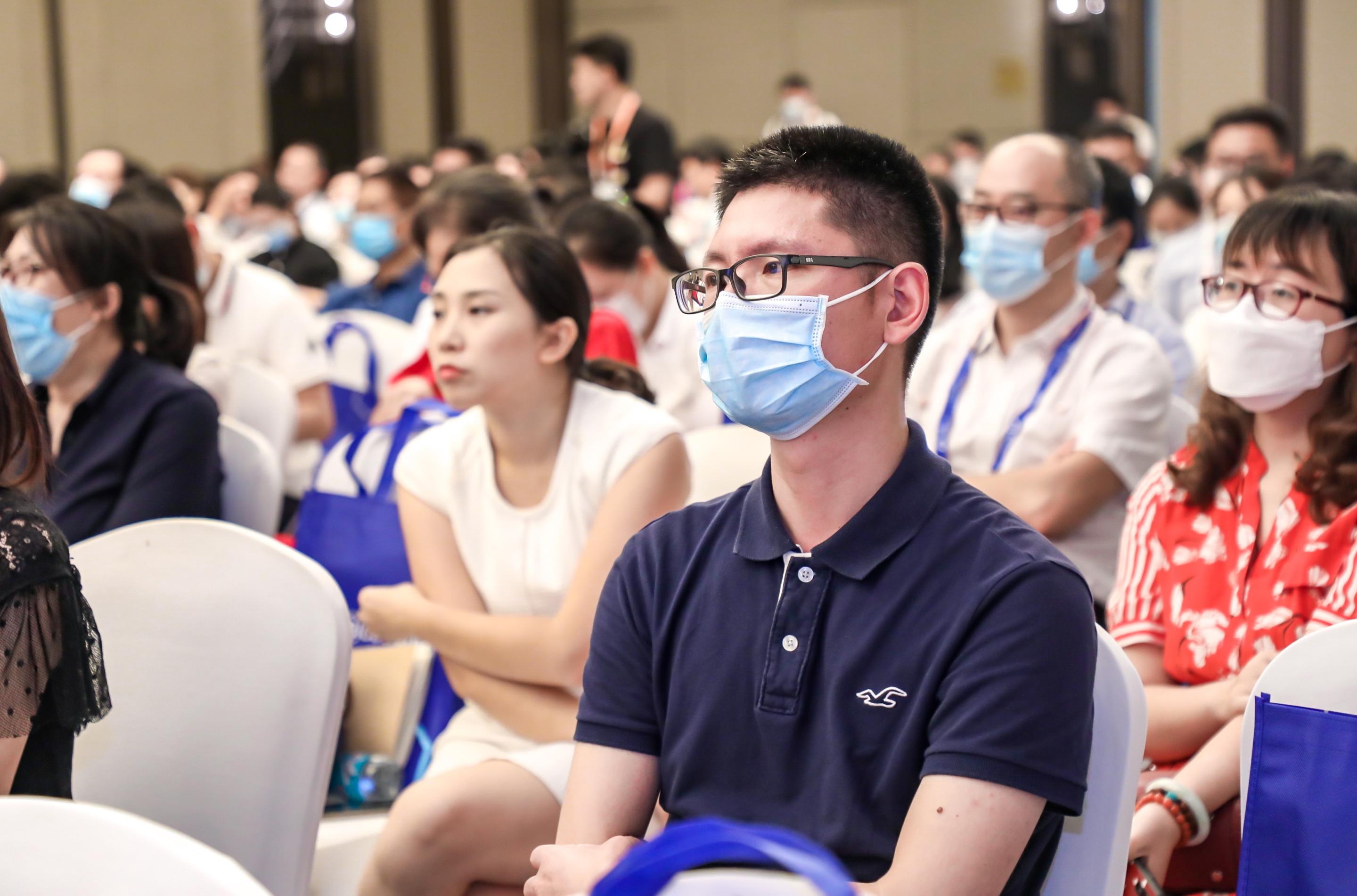 1413512ebc84fc3ffd422786a8099b21b81d4e