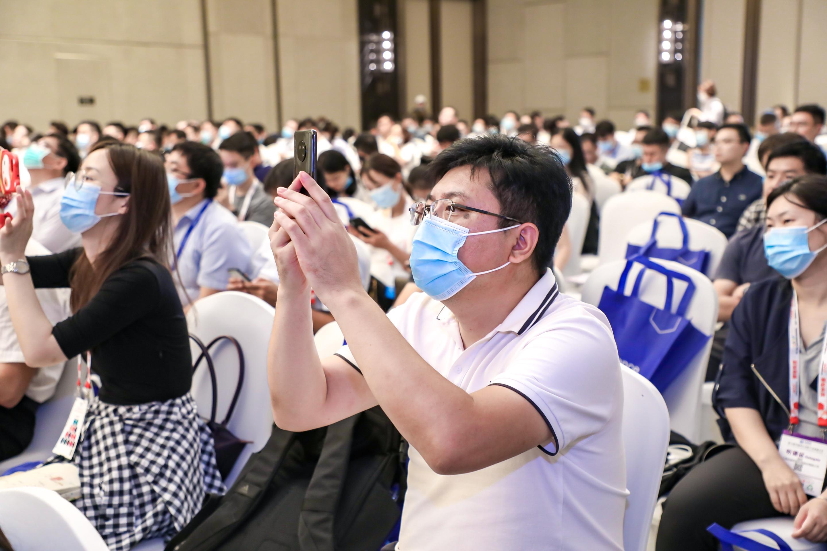 1439292517d2d2923d4f4a93e472f4c477e640