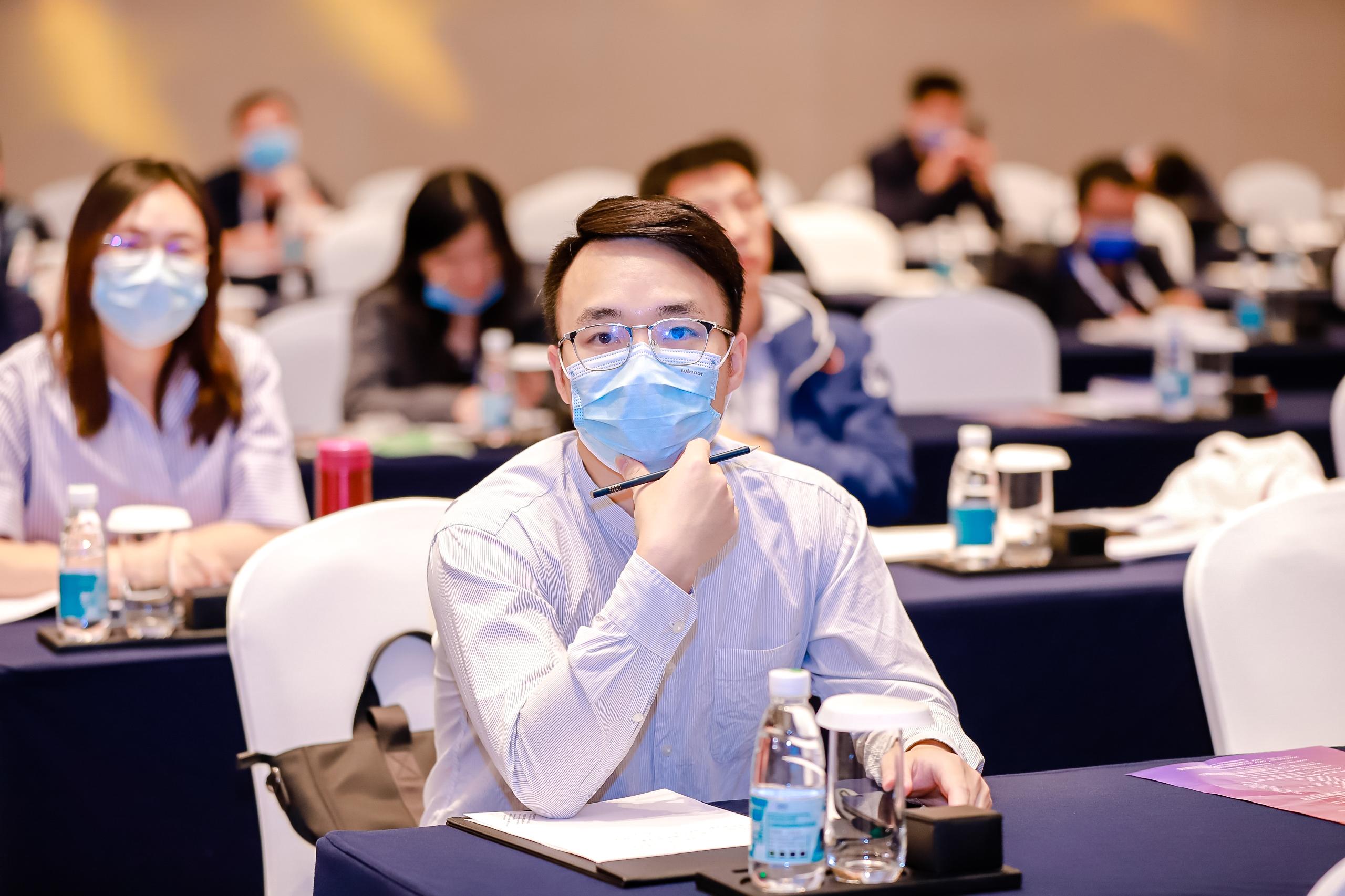 18123199_a2843459822_plx